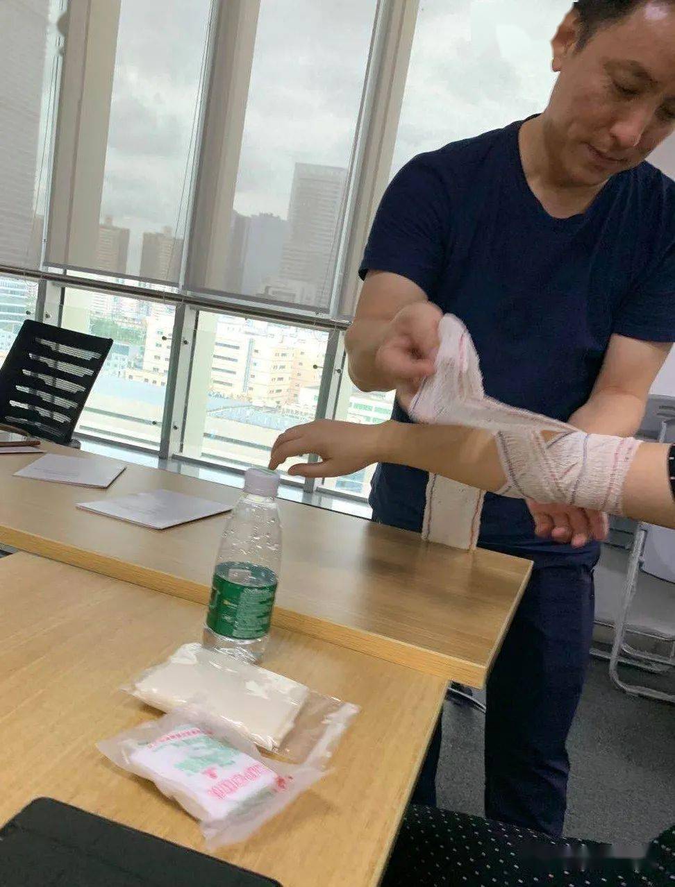 绷带包扎方法_弹力绷带包扎方法_头部绷带包扎方法图解