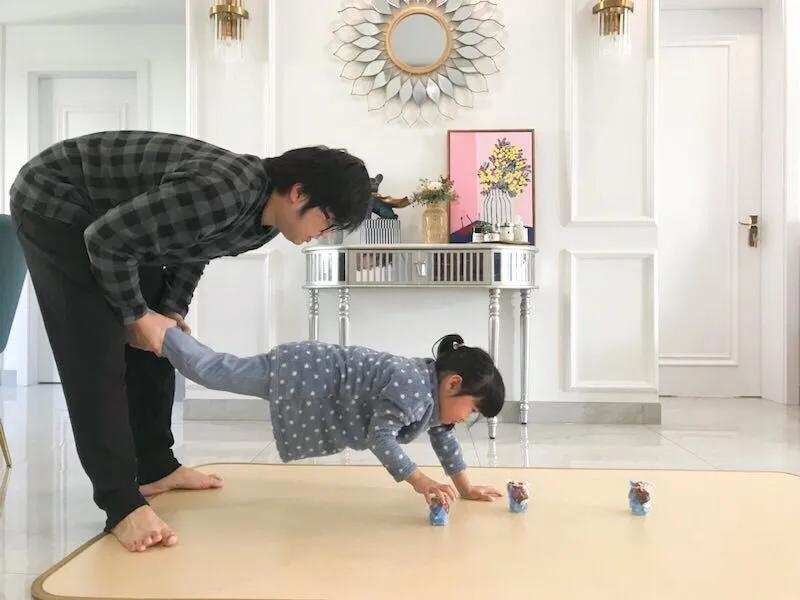 拉力带锻炼方法gif_瑜伽带锻炼方法图解_弹力带锻炼方法视频