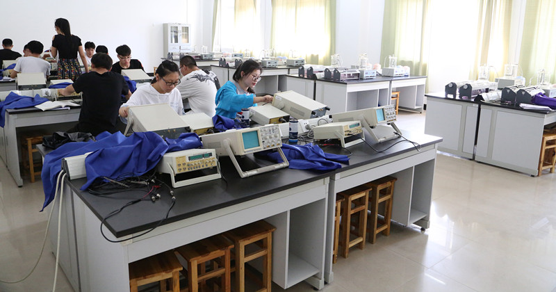 沪科初中物理八年级实验教学计划_虚拟实验在初中生物学实验教学中的运用_初中物理虚拟实验室软件