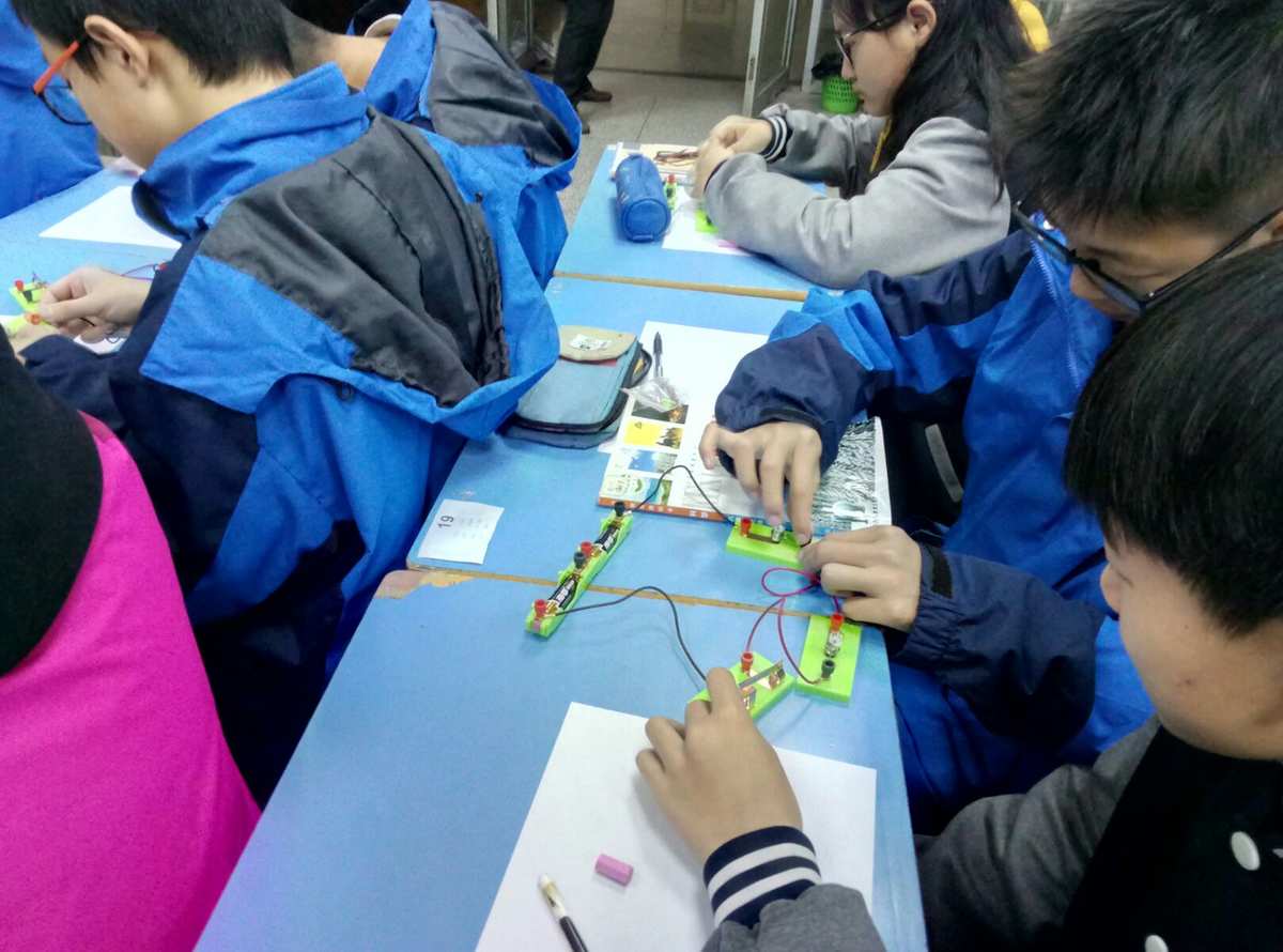 物理虚拟实验室初中版_初中虚拟物理实验室_初中物理电磁感应实验操作步骤