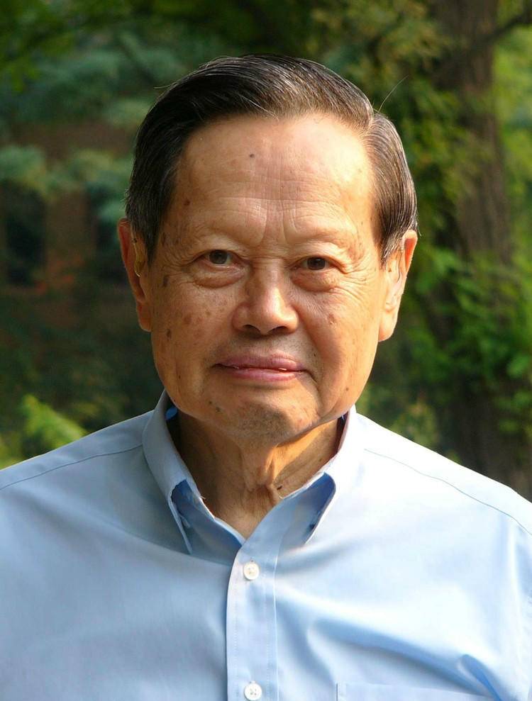 物理学家杨振宁简介_杨振宁物理学家百人合照_物理学家杨振宁的学生有哪些