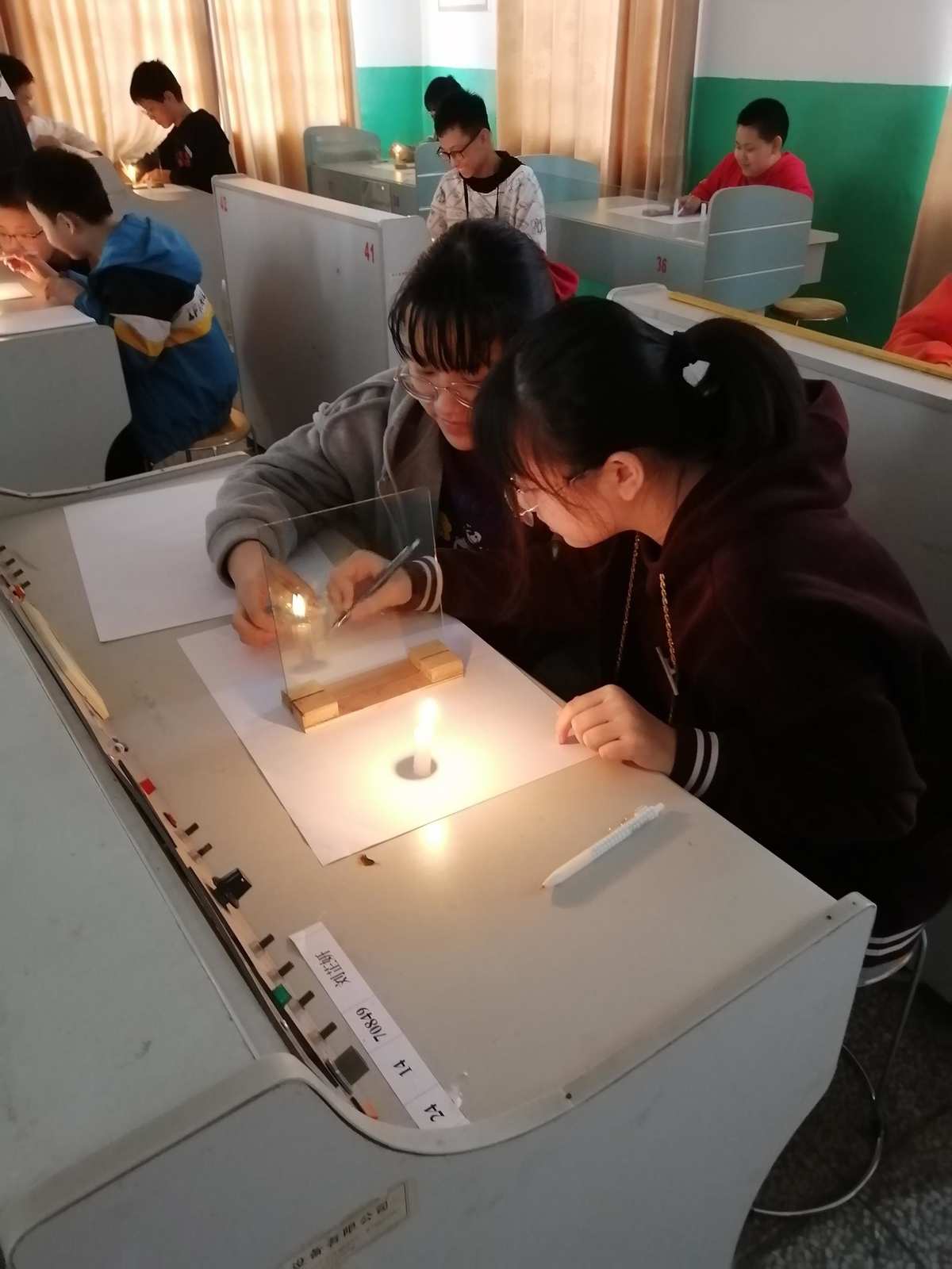 平面镜成像教案教科版_平面镜成像教学详案_平面镜成像的教案模板