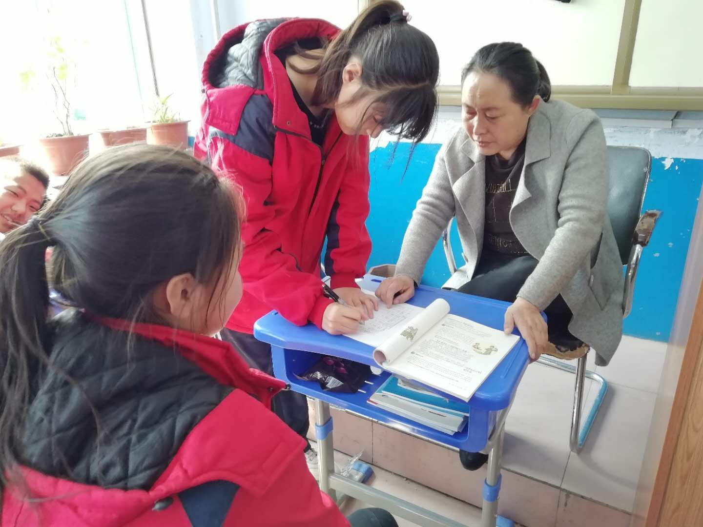 分析测试平台摩擦磨损试验机_拔河摩擦力受力分析_正电荷在磁场中受什么力