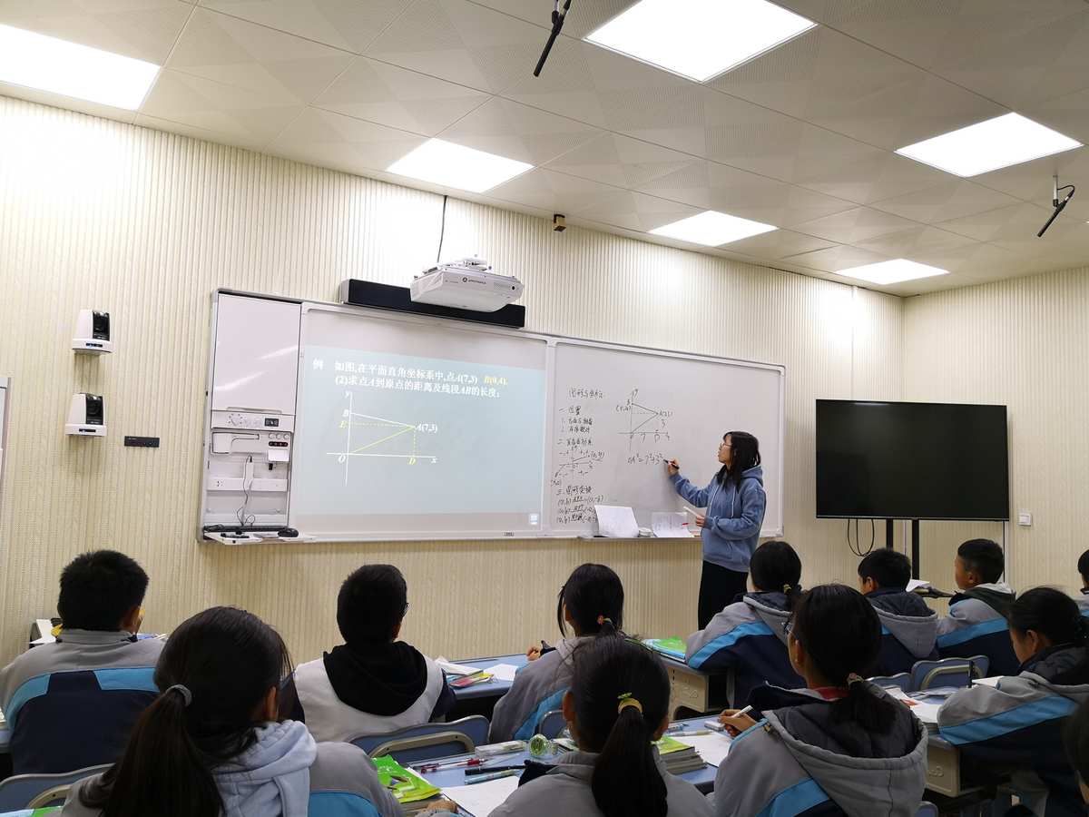 物理初三电学题目_物理电学题目讲解视频初三_物理初三上册电学考题