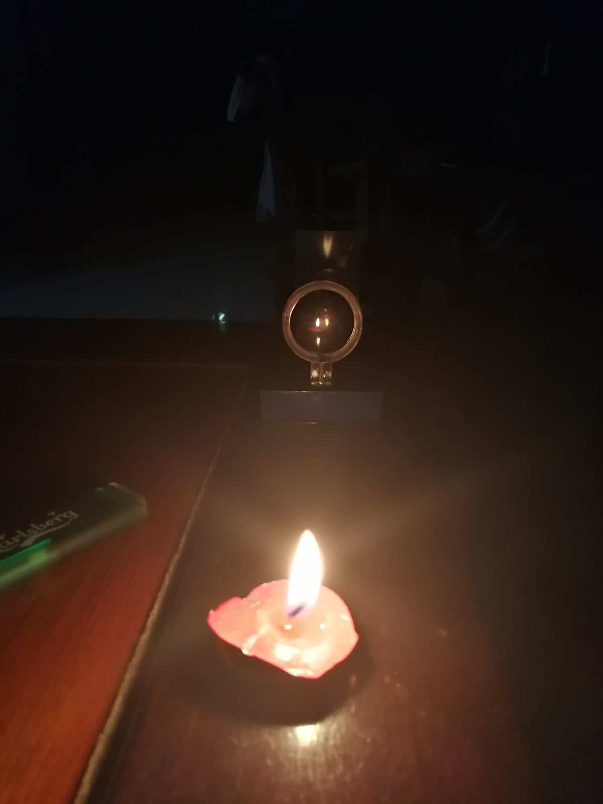 成像平面镜像出现什么现象_平面镜成像成虚像的原因_平面镜成像出现两个像
