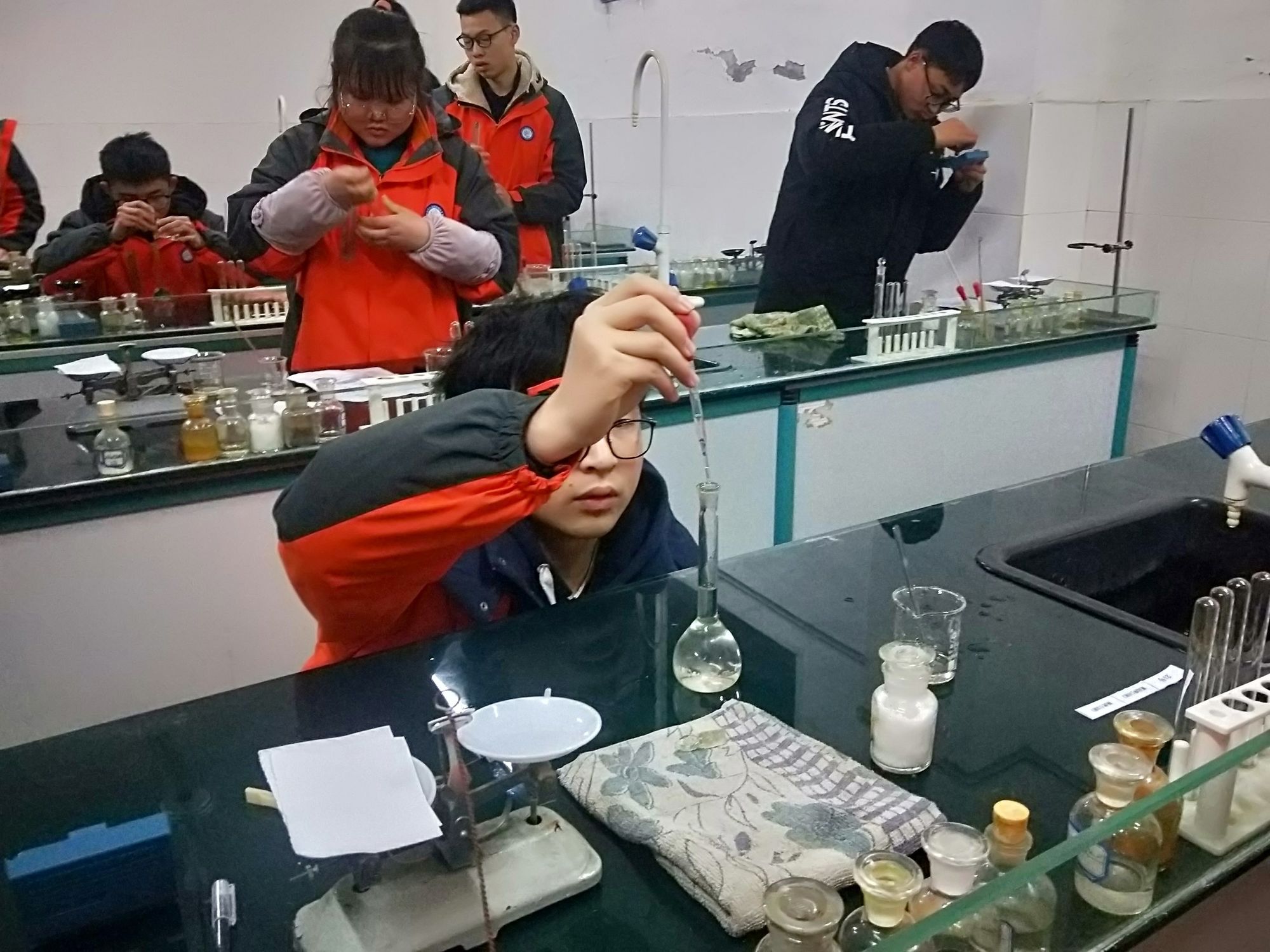 初中物理模拟实验室网站_初中物理实室开出记载_初中物理控制变量法实验