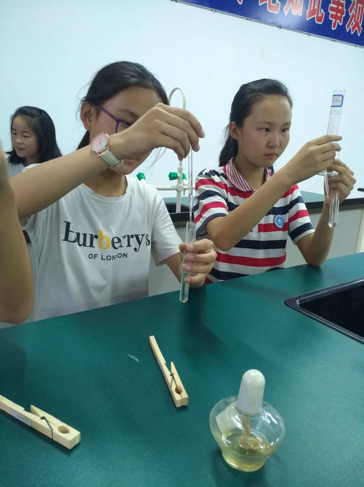 视频操作物理实验电路怎么做_物理电路实验视频教程_物理实验操作视频电路