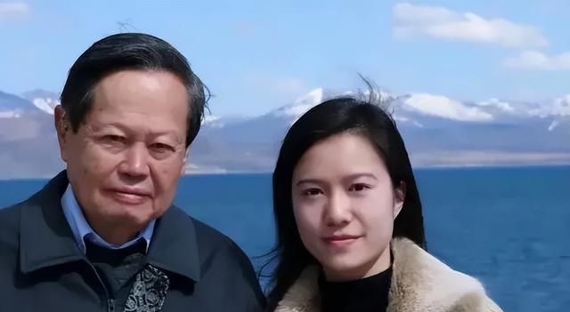 杨振宁岳父_杨振宁岳父和杨振宁孙女_翁帆爸娶杨振宁孙女真的假的