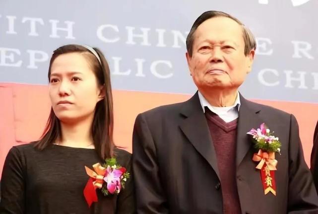 杨振宁有多少财产_翁帆与杨振宁有孩子吗_翁帆和杨振宁有孩子吗