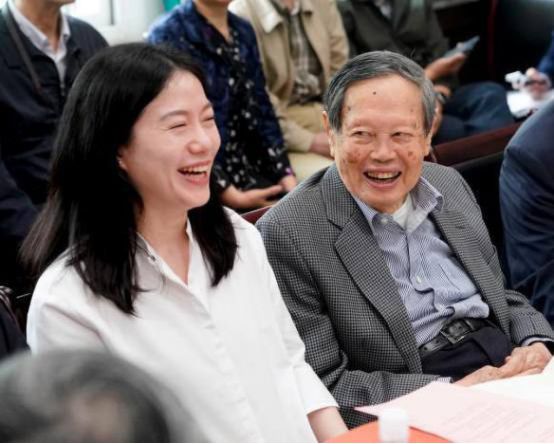 杨振宁岳父和杨振宁孙女_杨振宁的孙女_杨振宁的曾孙女