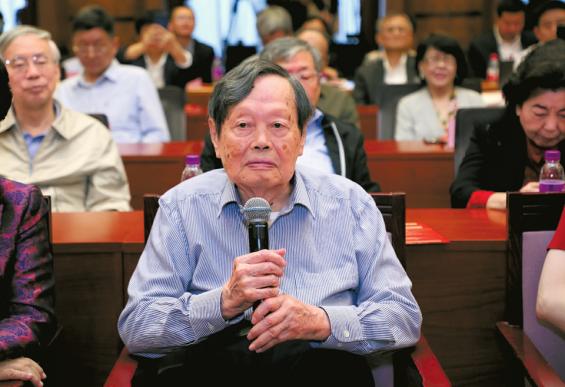 物理学家杨振宁和翁帆什么关系_物理学家杨振宁和翁帆什么关系_物理学家杨振宁和翁帆什么关系