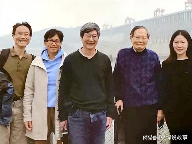 杨振宁孙女嫁给了_杨振宁岳父和杨振宁孙女结婚啦是真的吗_杨振宁女婿