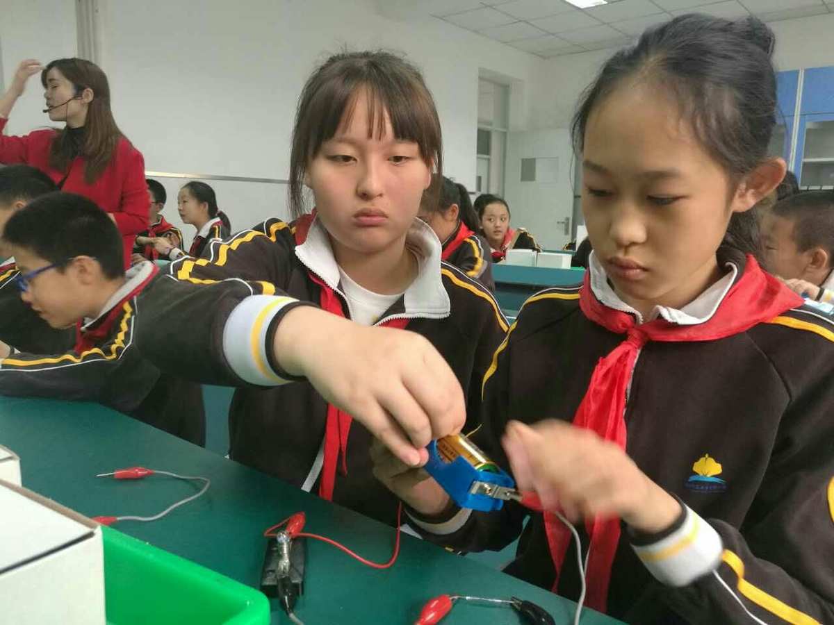 物理趣味教学_趣味物理学哪个版本好_物理八年级上册教学视频有趣版
