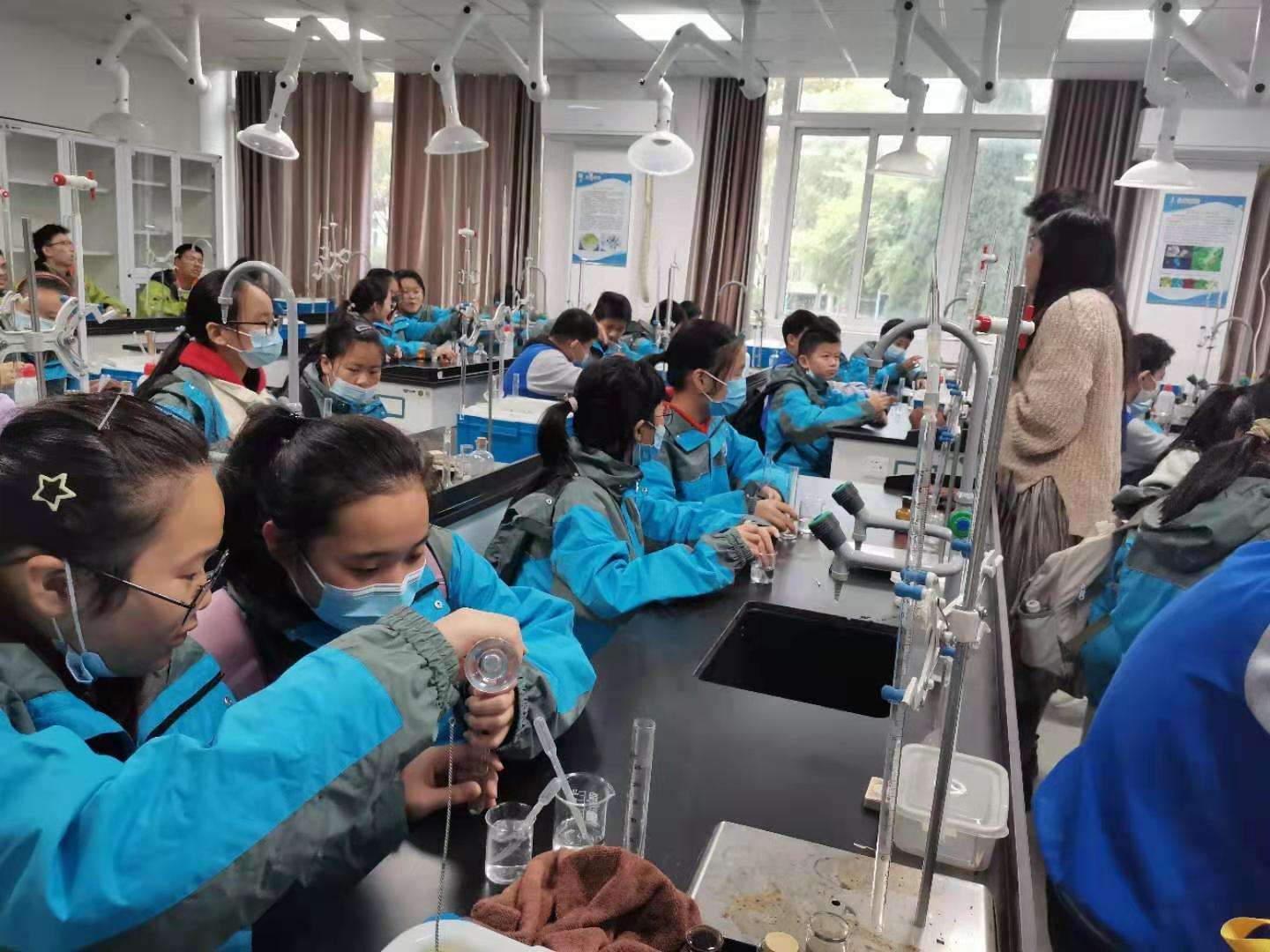 物理总结个人老师评语_物理老师个人总结_物理老师总结报告