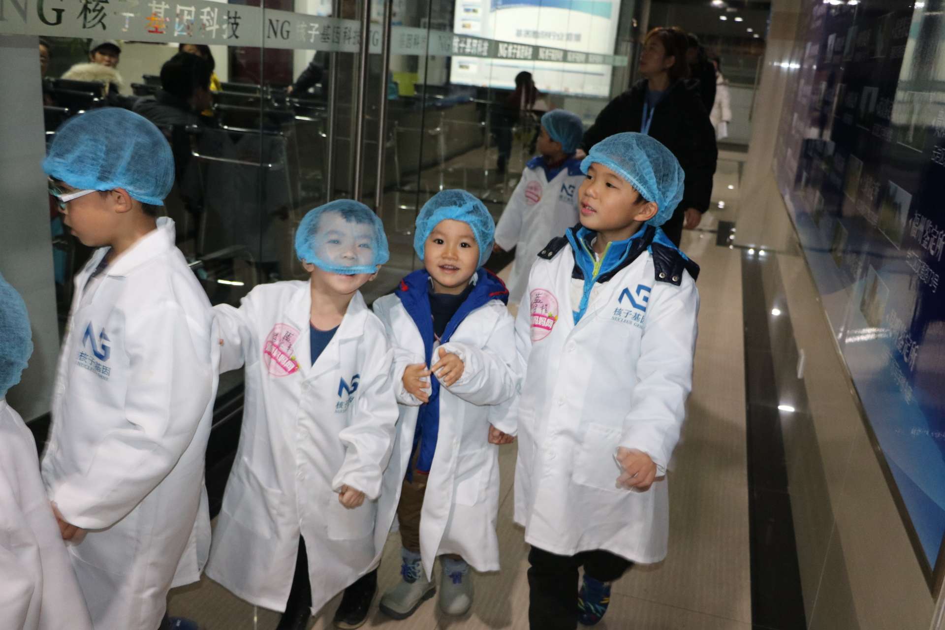 口腔细胞表皮结构图_初中生物用显微镜观察人口腔上皮细胞临时装片实验视频_口腔细胞临时装片的制作