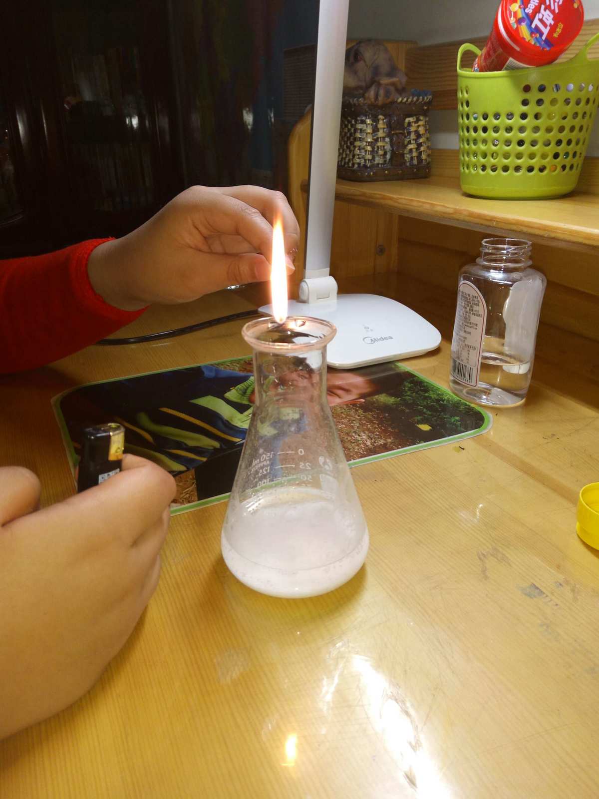 燃烧和灭火实验视频_灭火的实验_燃烧与灭火实验视频