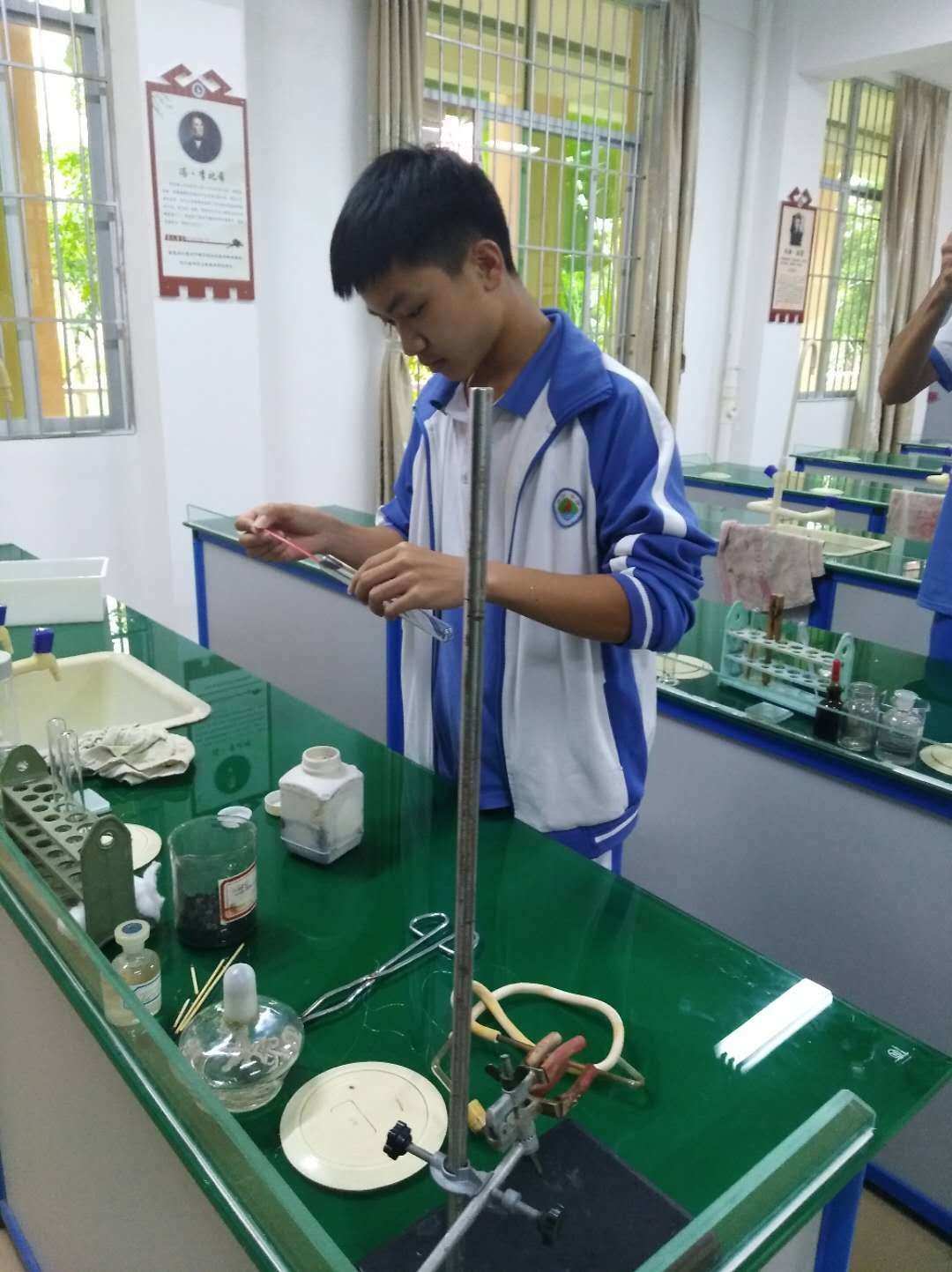 物理高中实验题_高中阶段物理实验_高中物理实验复习