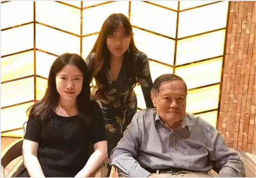 杨振宁年收入多少_杨振宁年薪50万美元_杨振宁的年收入
