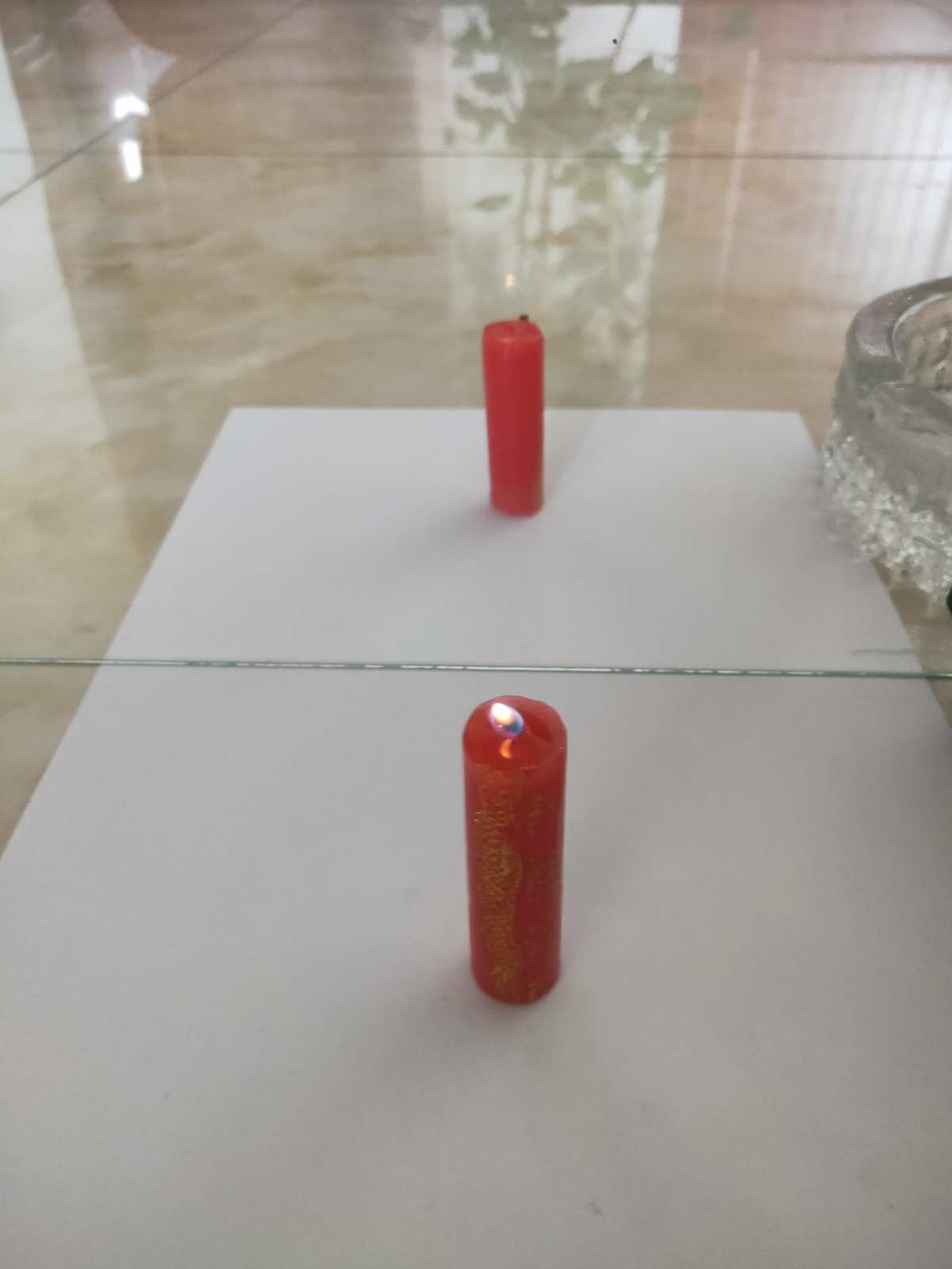 平面镜成像用茶色的玻璃_平面镜成像中用茶色玻璃的好处_平面镜成像茶色玻璃