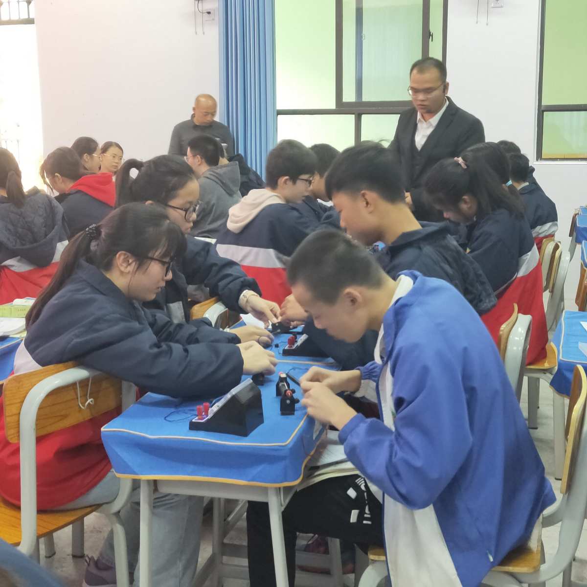 光现象教学视频乐乐课堂_乐乐课堂实验视频_乐乐课堂真人实验演示视频