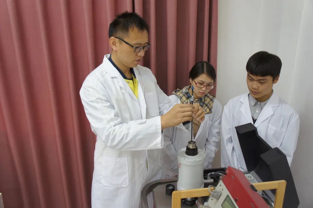 高中物理老师专业
