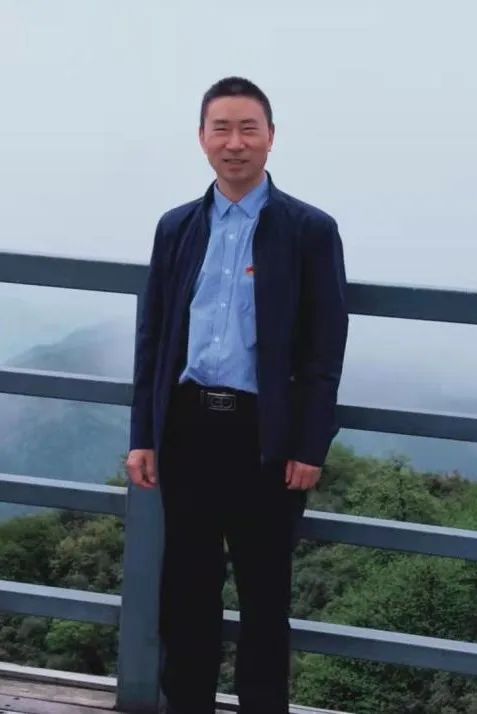 初中物理教师简历