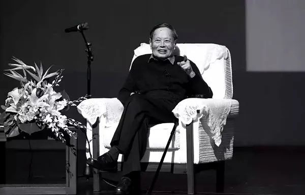 爱因斯坦物理学家演讲